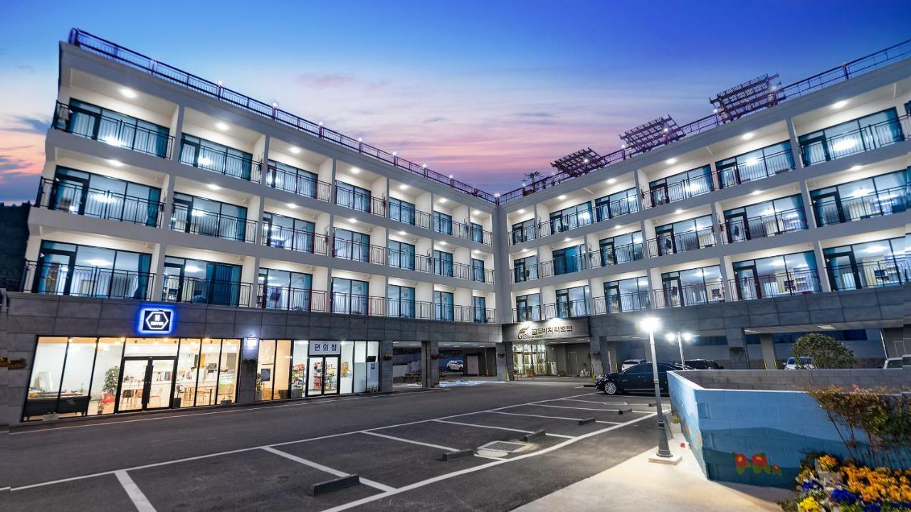 Gold Beach Resort ヨス市 エクステリア 写真