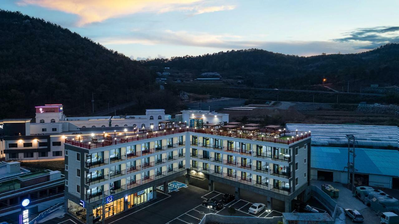 Gold Beach Resort ヨス市 エクステリア 写真